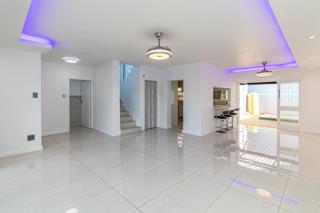 3 Bedroom Property for Sale in Bloubergrant Western Cape